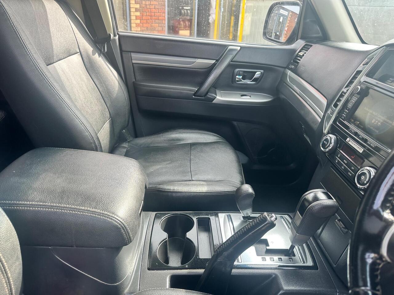 Mitsubishi Shogun YW15KAA