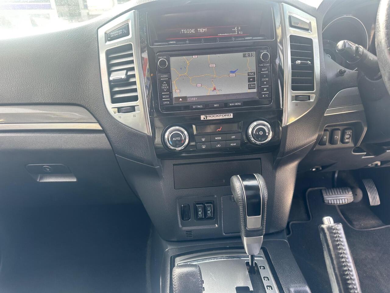 Mitsubishi Shogun YW15KAA