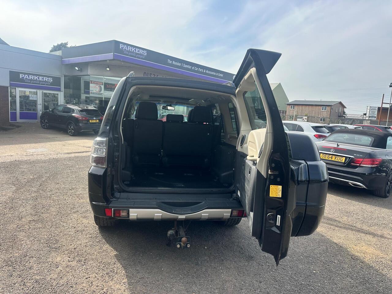 Mitsubishi Shogun YW15KAA