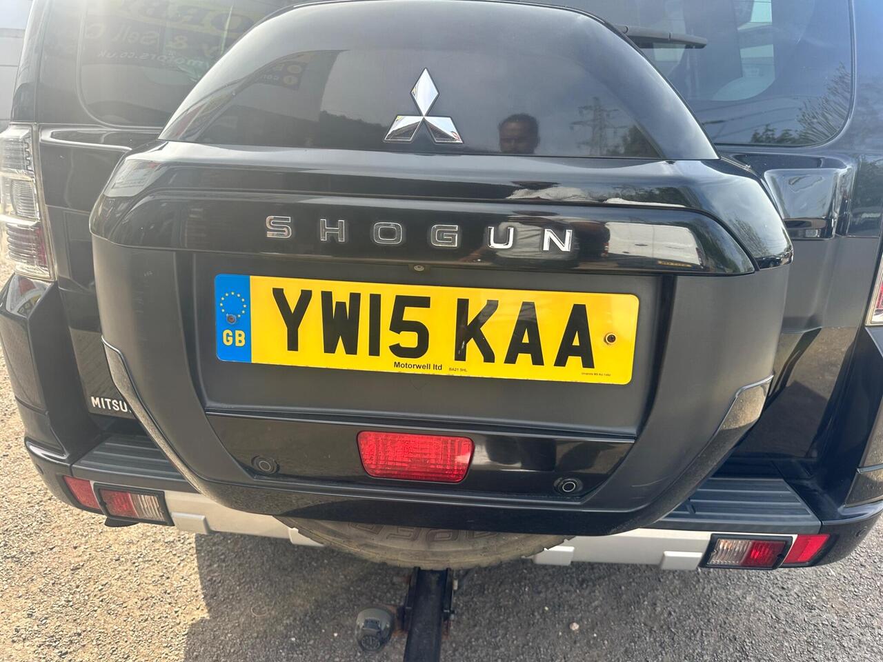 Mitsubishi Shogun YW15KAA