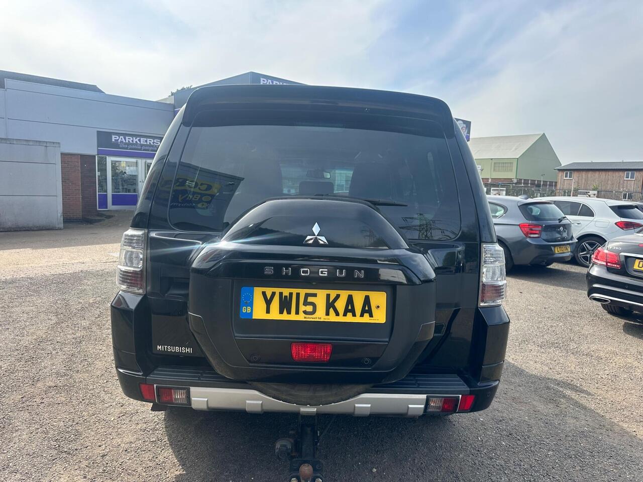 Mitsubishi Shogun YW15KAA