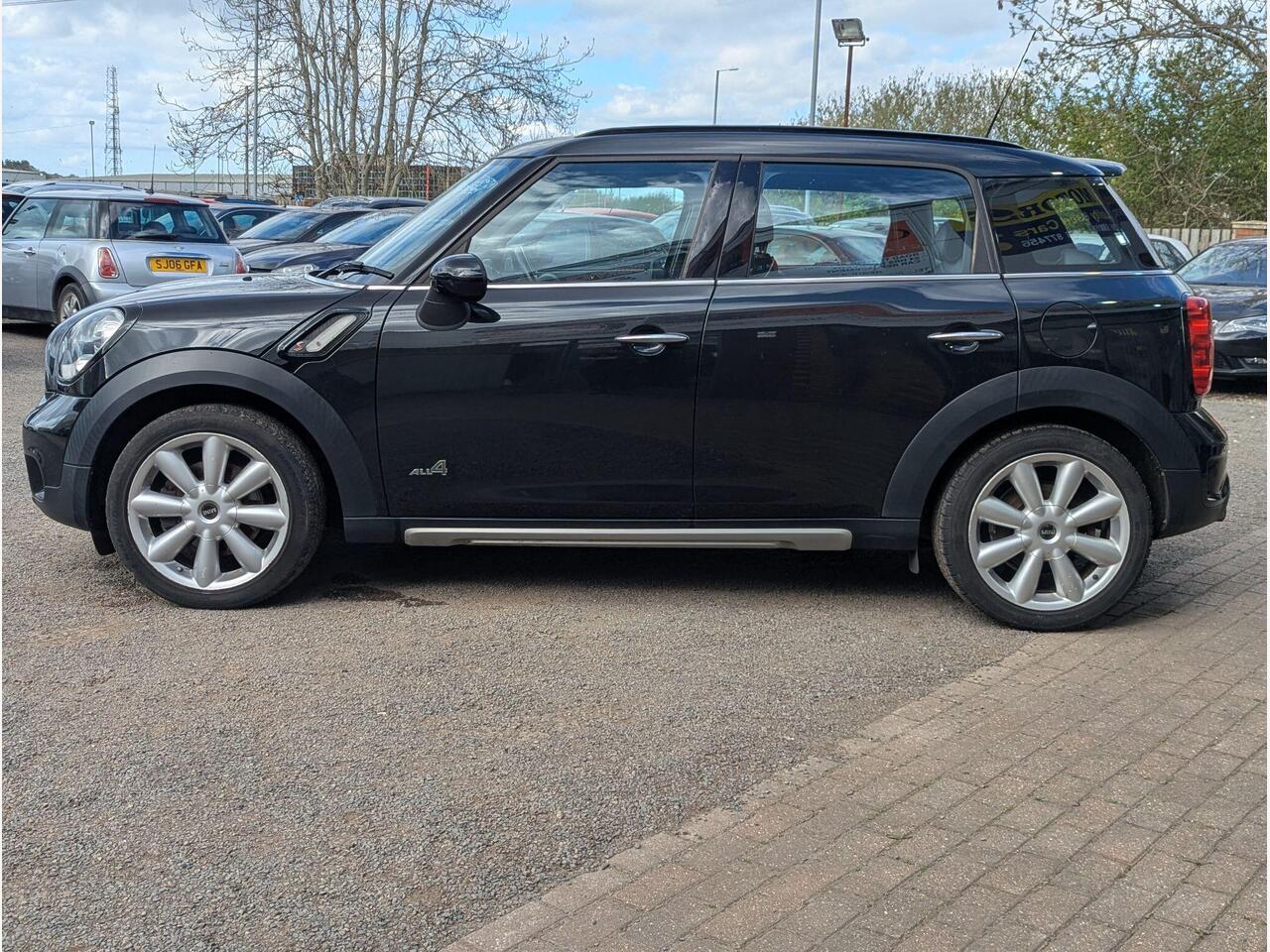MINI Countryman LJ15UTP