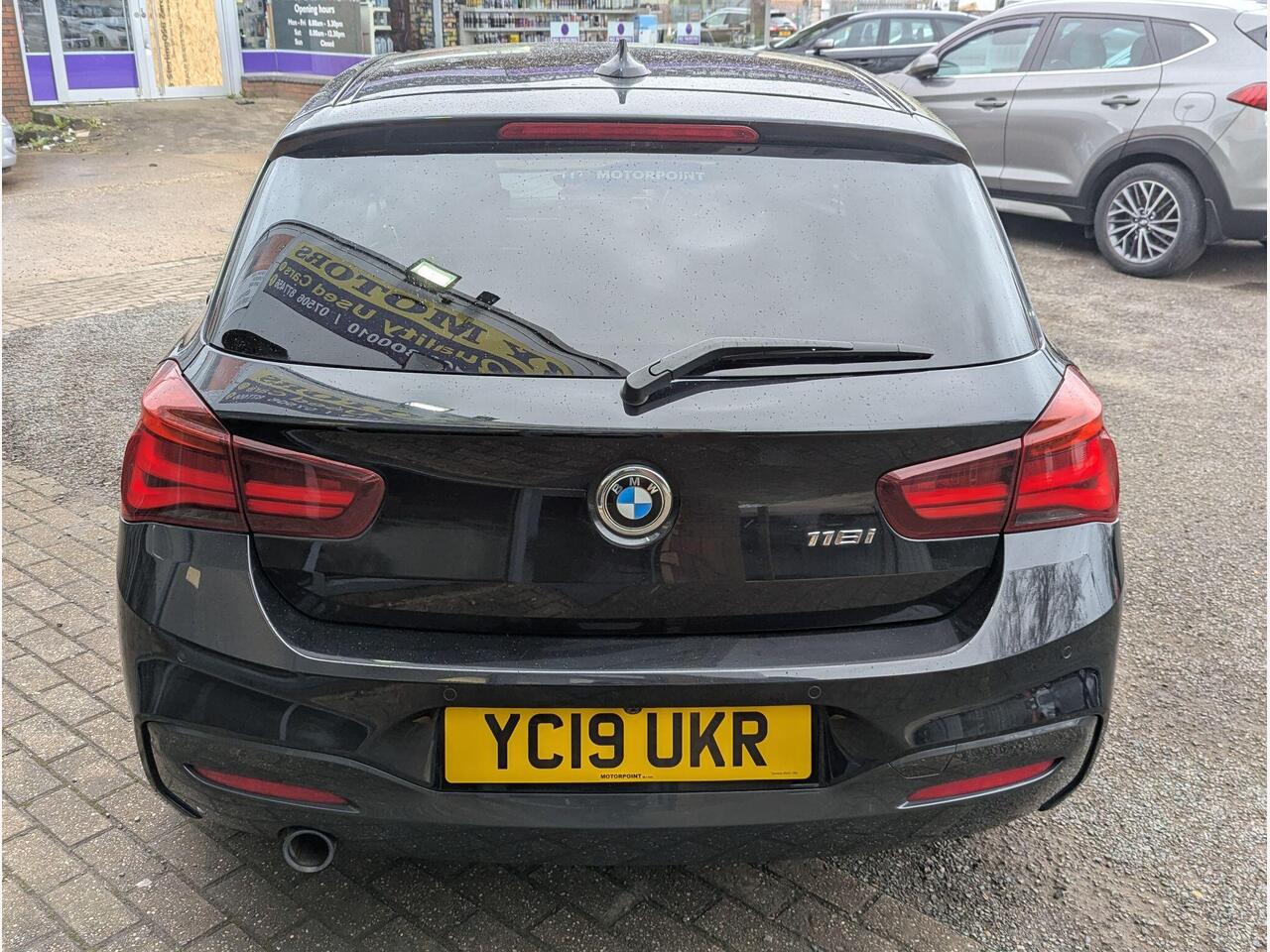 BMW 1 Series YC19UKR