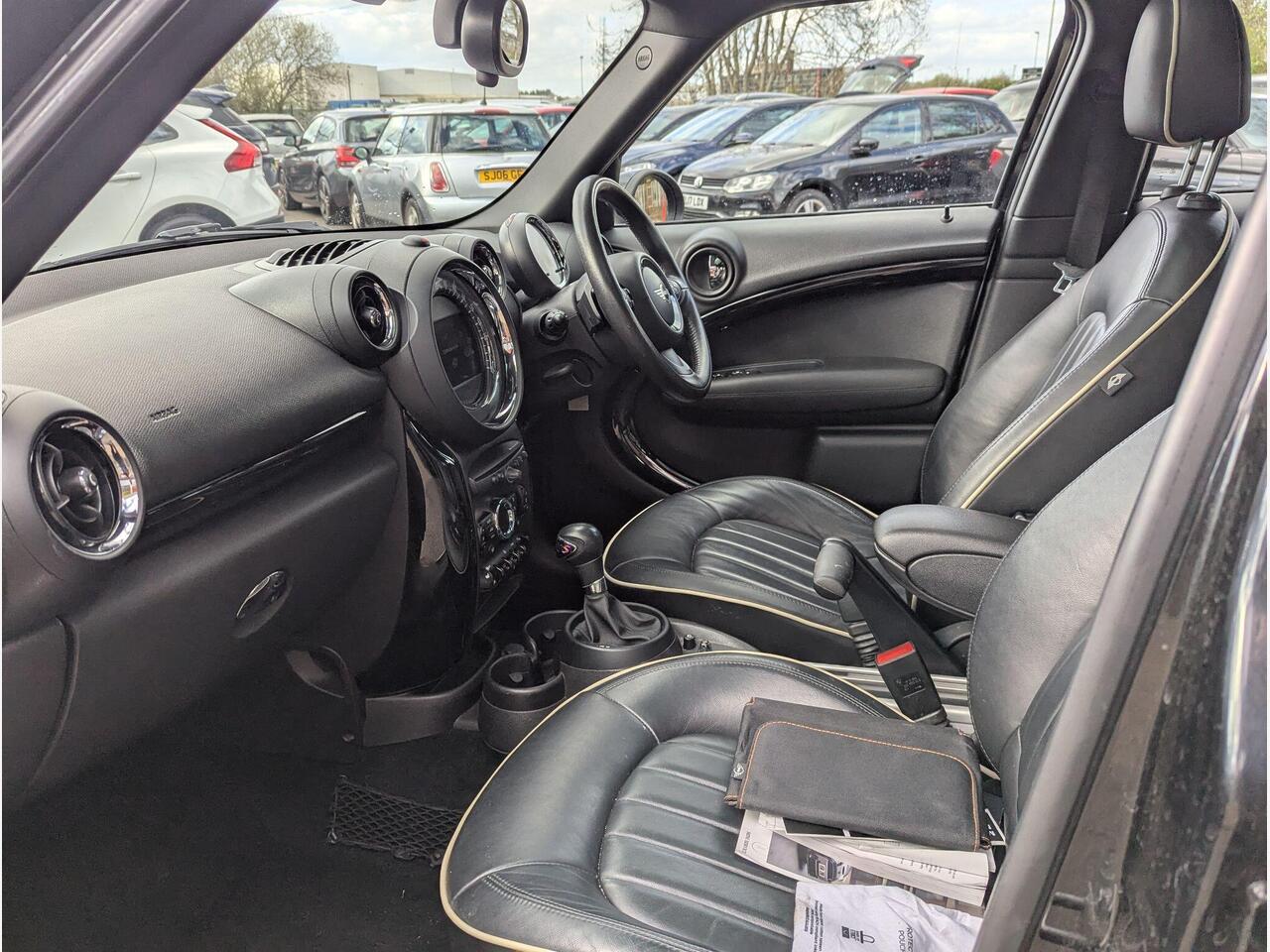 MINI Countryman LJ15UTP