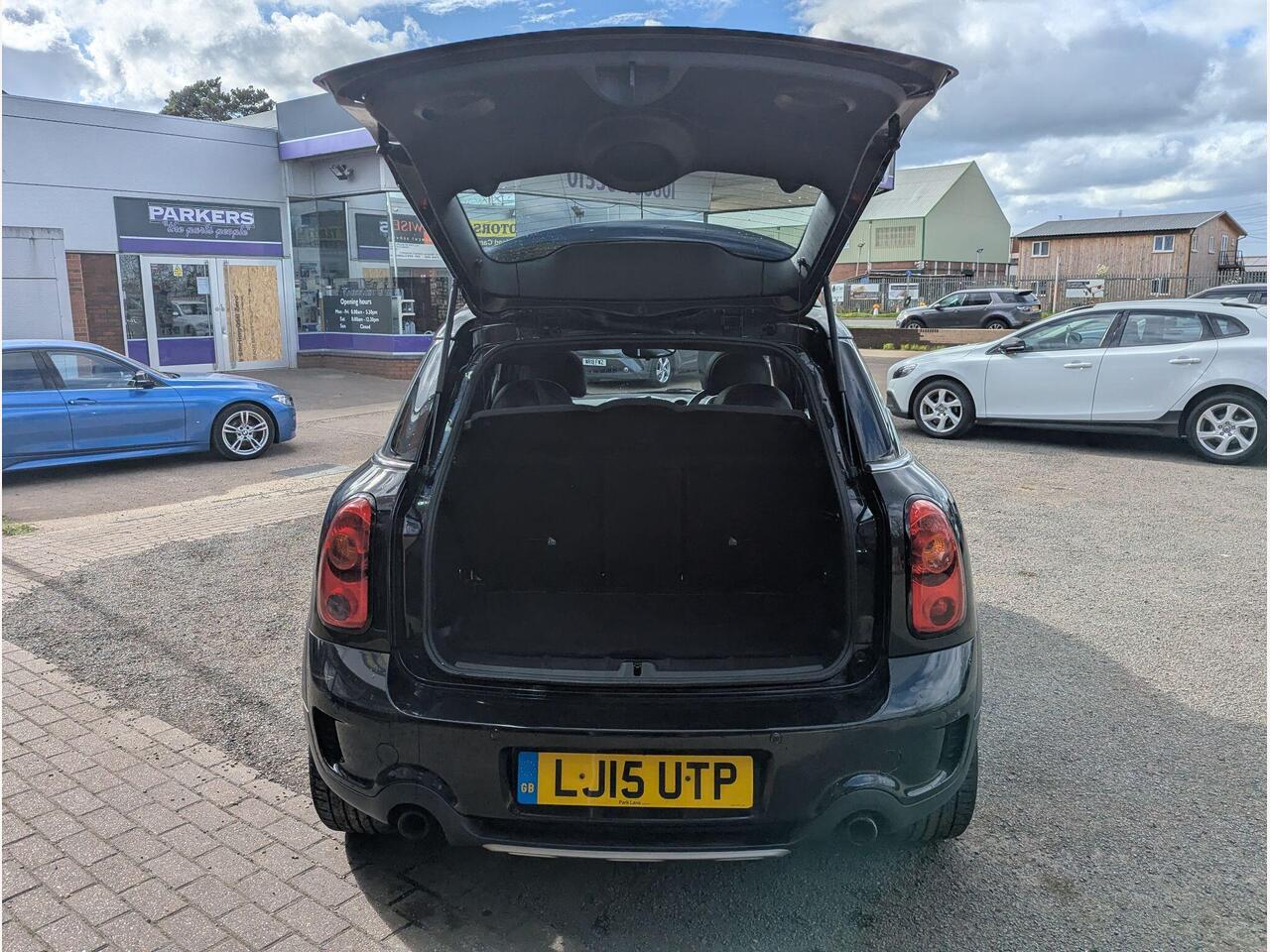 MINI Countryman LJ15UTP