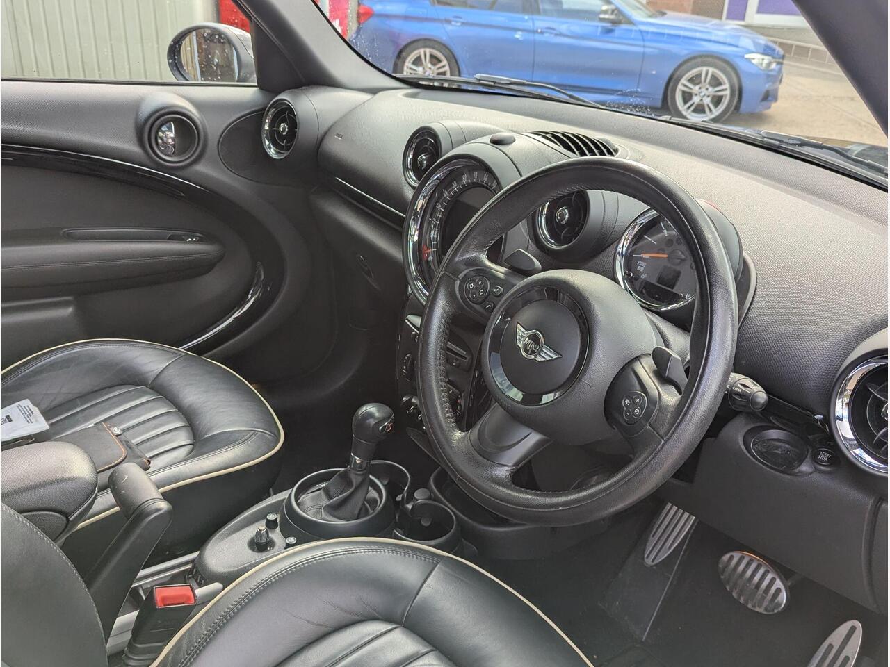 MINI Countryman LJ15UTP