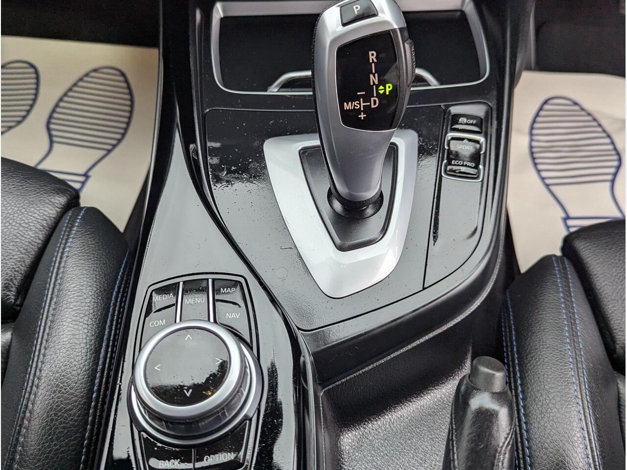 BMW 1 Series YC19UKR