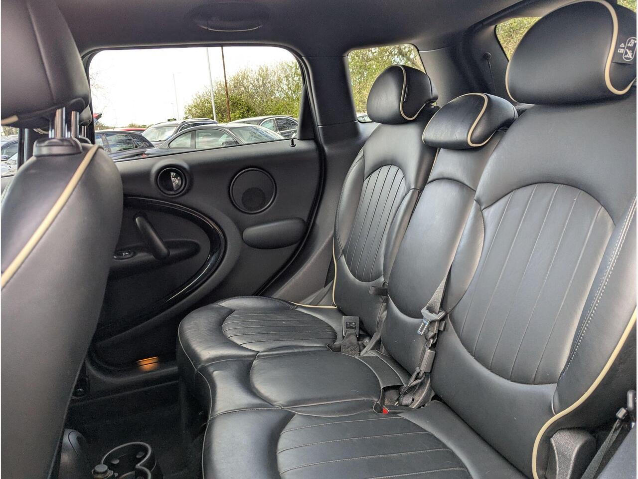 MINI Countryman LJ15UTP