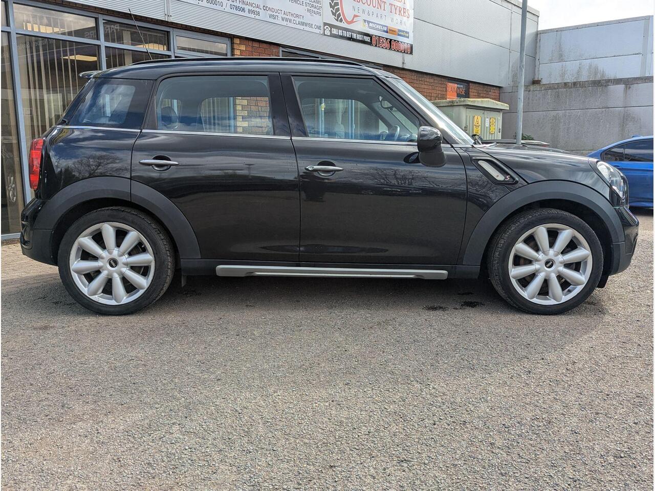 MINI Countryman LJ15UTP