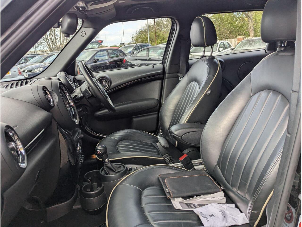 MINI Countryman LJ15UTP