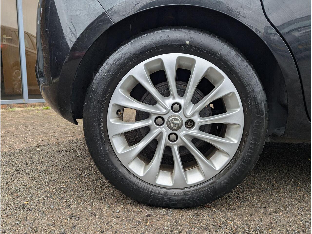Vauxhall Corsa KP15OKS
