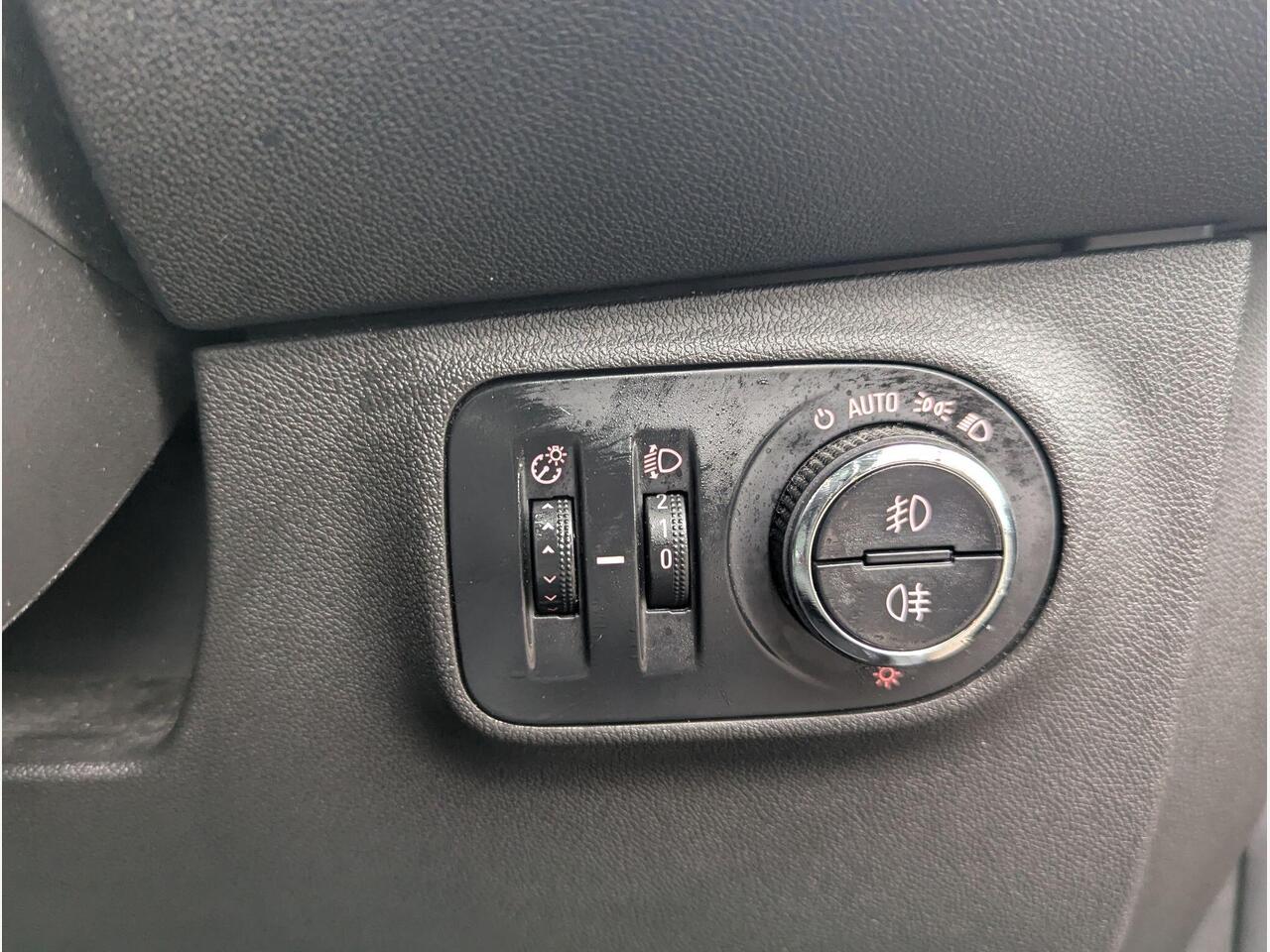 Vauxhall Corsa KP15OKS