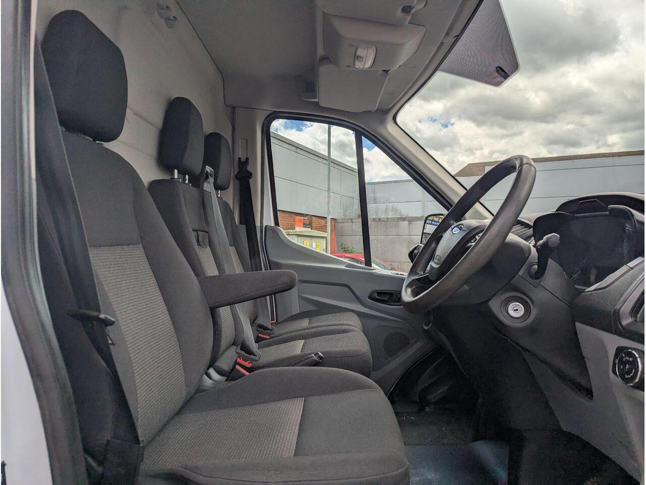 Ford Transit KY18LLV Ford Transit KY18LLV