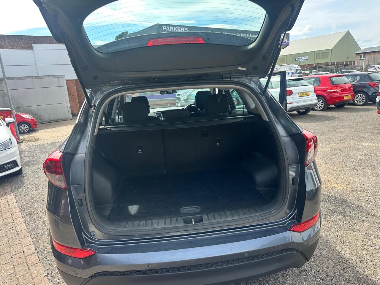 Hyundai TUCSON YX18JUF Hyundai TUCSON YX18JUF